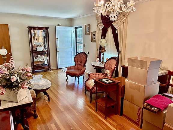 3rd image of 411 Wauford Dr