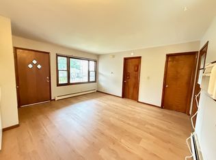 100 N Kidder St APT 10, Plano, IL 60545