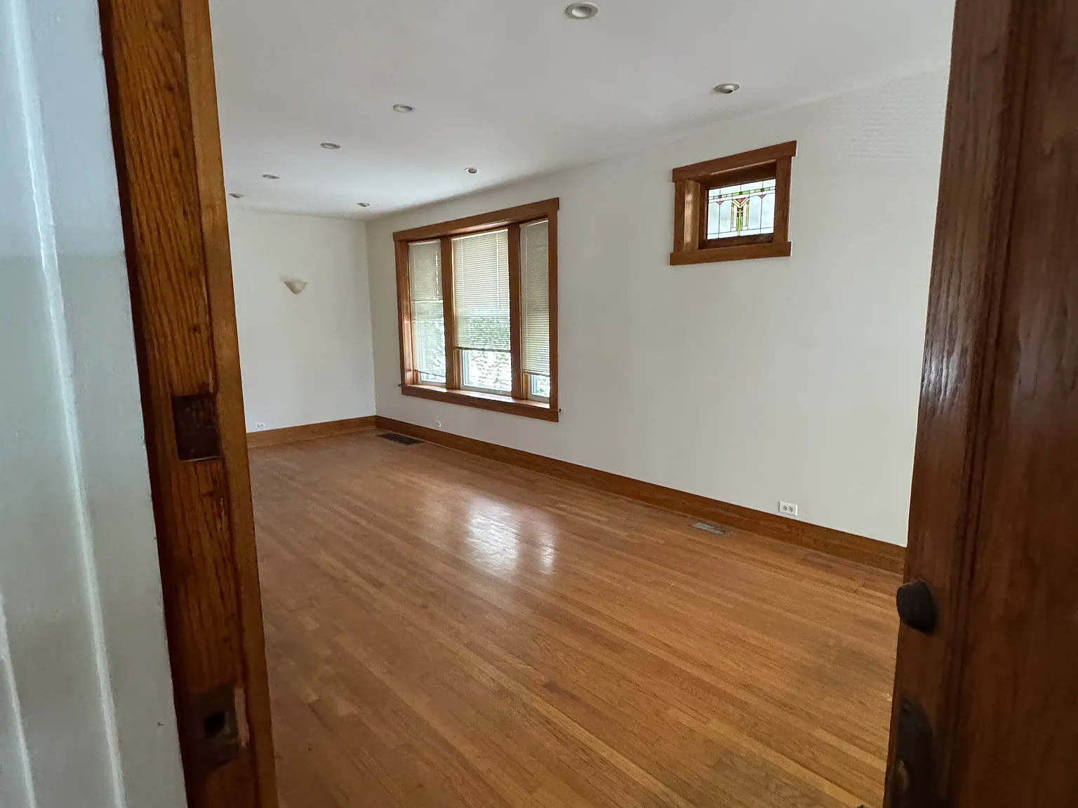 2 bed, 1000 sqft, $2,200 — Photo 1