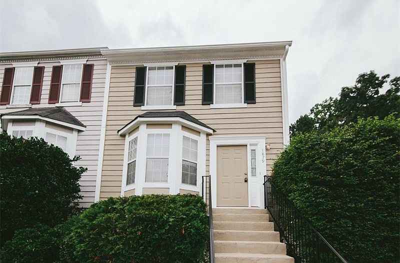 1st image of 1879 Barrington Ct