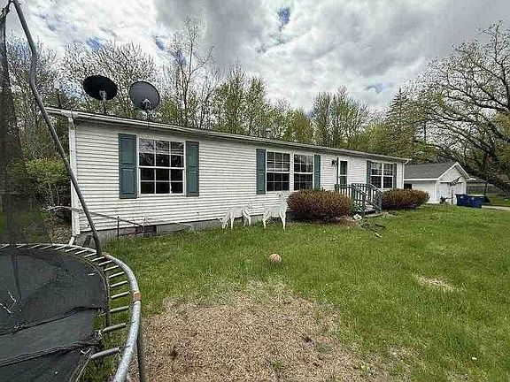 5th image of 19933 Lakefield Rd