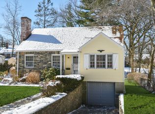 12 Burton Rd, Larchmont, NY 10538