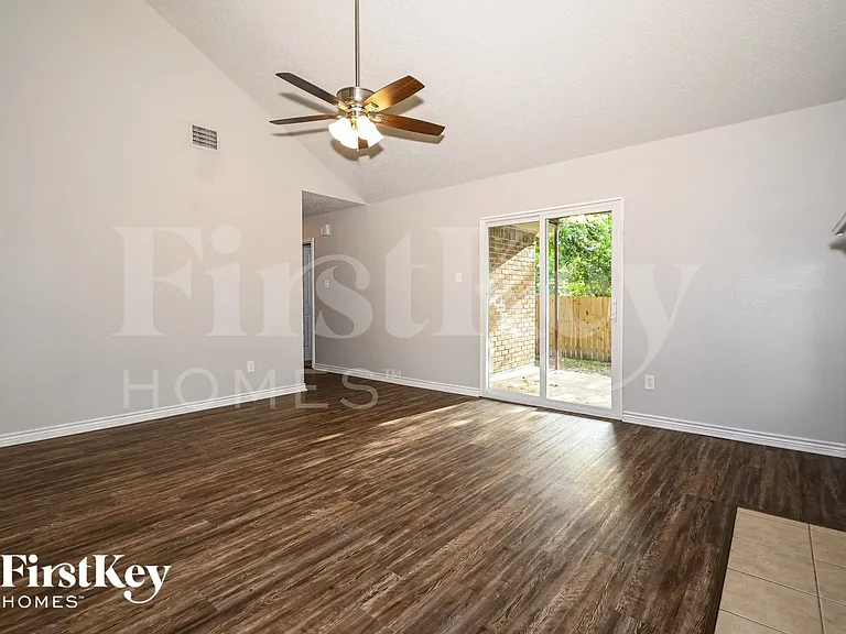 4022 Rustic Trl — Photo 2