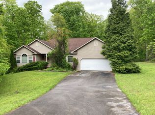 69 Belton Ln, Falling Waters, WV 25419
