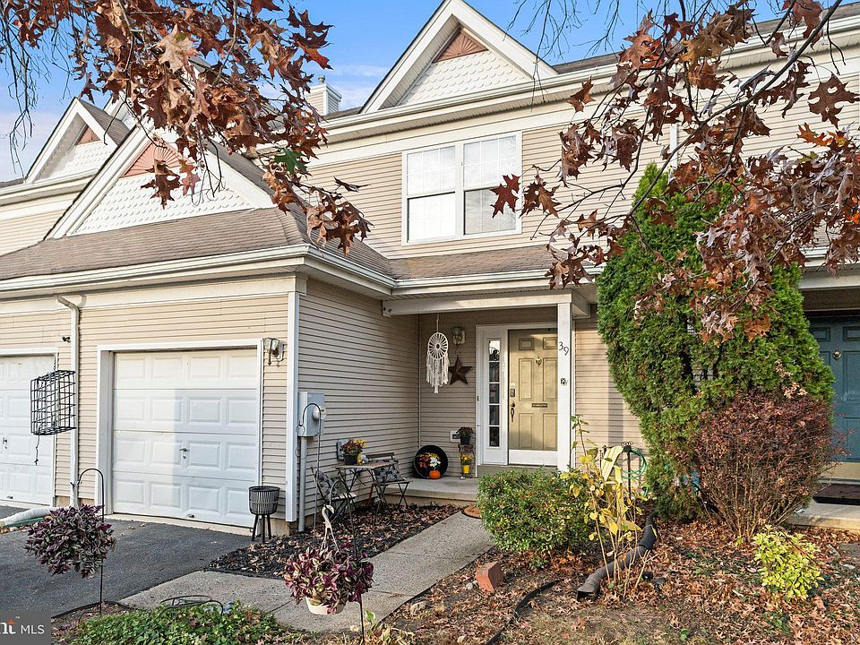 1st image of 39 Tattersall Dr