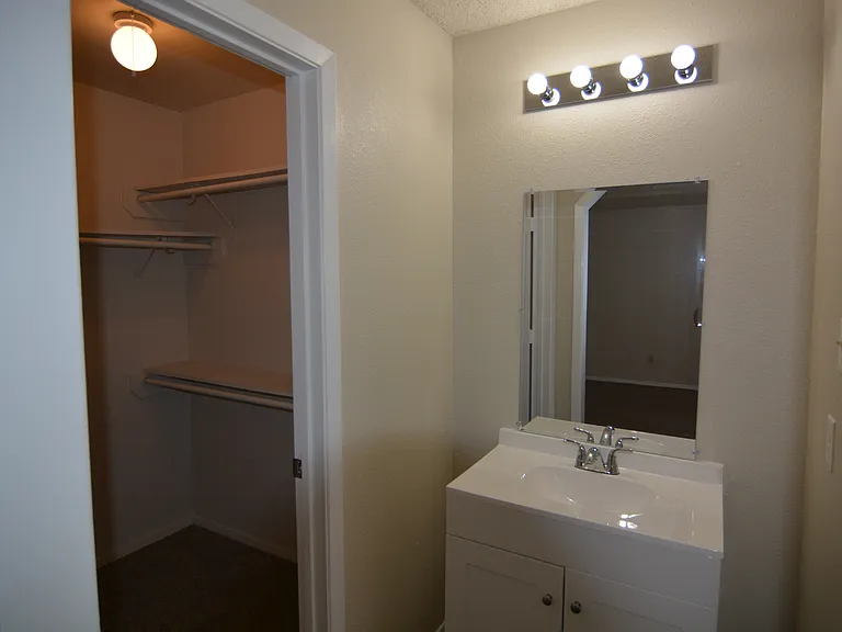 6809 Westglen Dr — Photo 3