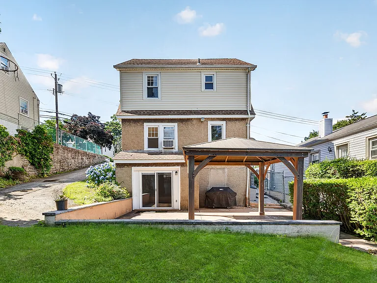 84 Page Ave — Photo 21