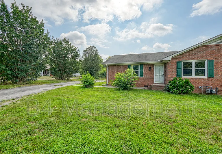 835 Archer Rd — Photo 2