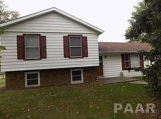 111 Country Lake Dr, Pekin, IL