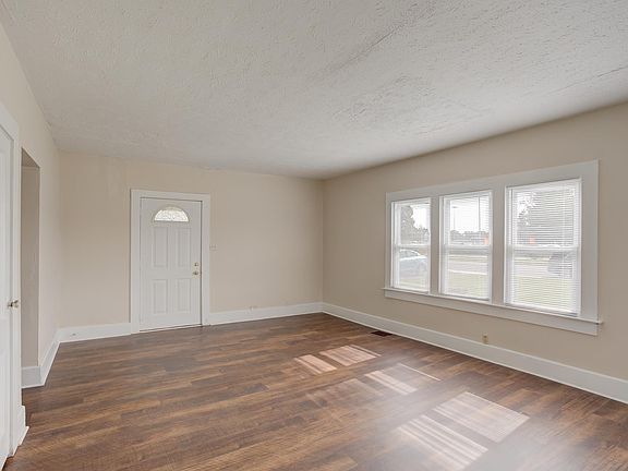 4th image of 1722 E Division St