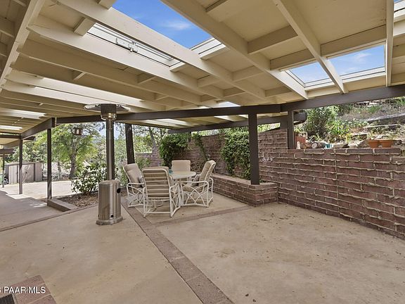 3rd image of 805 Crest Dr