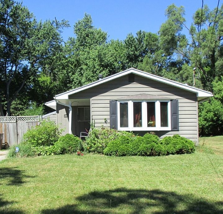 1st image of 2113 Meadowlawn Dr