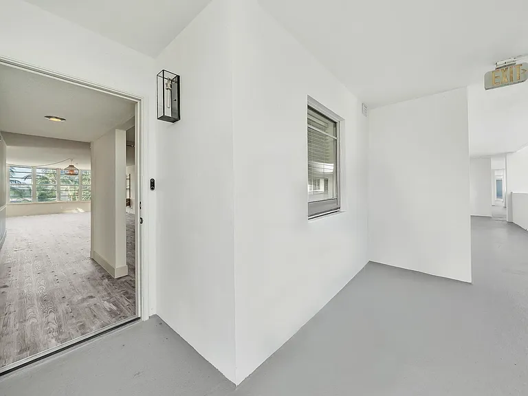 3051 NE 48th St #301 — Photo 43