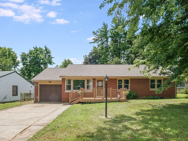 615 Breen Dr — Photo 1