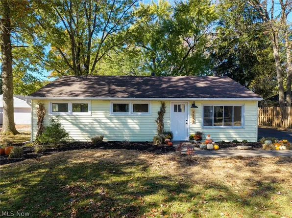 9898 Oakwood Dr, Twinsburg, OH 44087