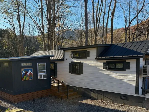 190 Sgadugi Dr, Maggie Valley, NC 28751
