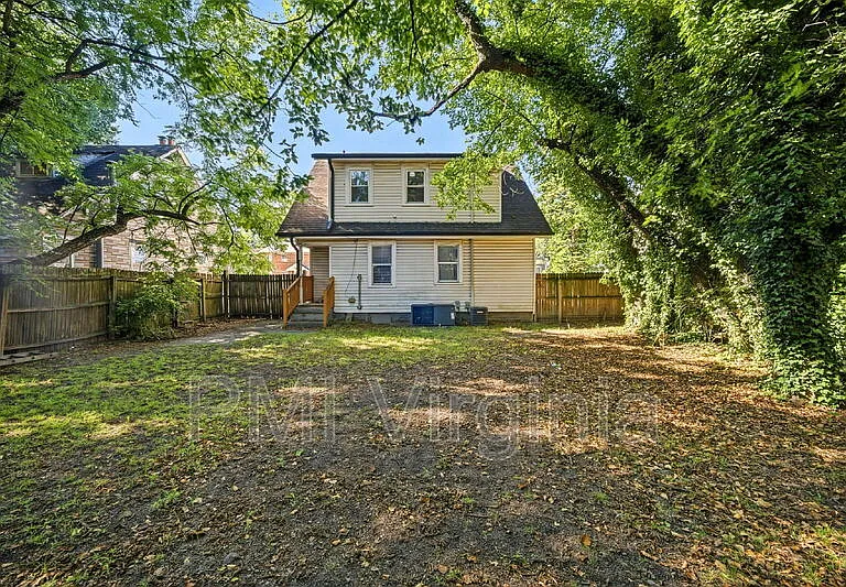864 W 36th St — Photo 25