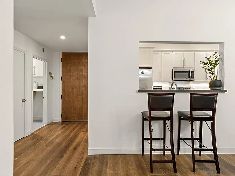 1880 Veteran Ave #105 — Photo 8