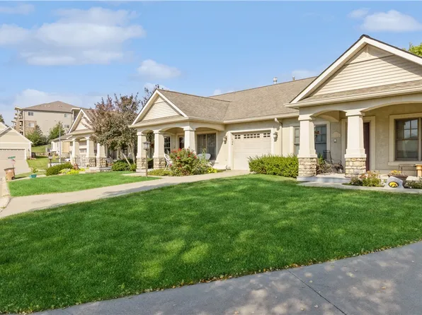 5195 Sunridge Dr #3, Pleasant Hill, IA 50327