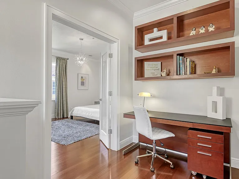 72 SE 6th Ave E #Townhouse C — Photo 2