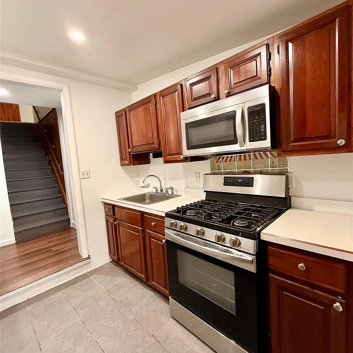 1 bed, 1.0 bath, 500 sqft, $1,600 — Photo 2