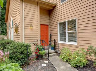 202 Oakbridge Dr, Hurricane, WV 25526