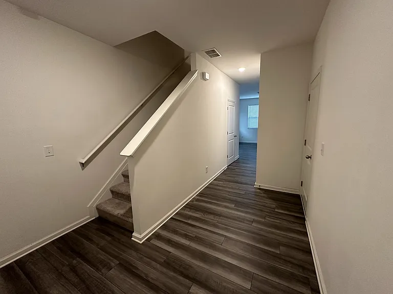 128 Swindon Dr — Photo 5