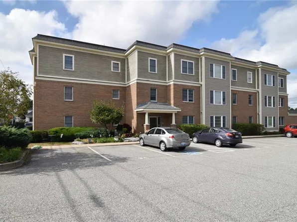600 N Broadway St #3B, East Providence, RI 02914