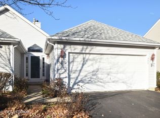 277 N Crooked Lake Ln, Lindenhurst, IL