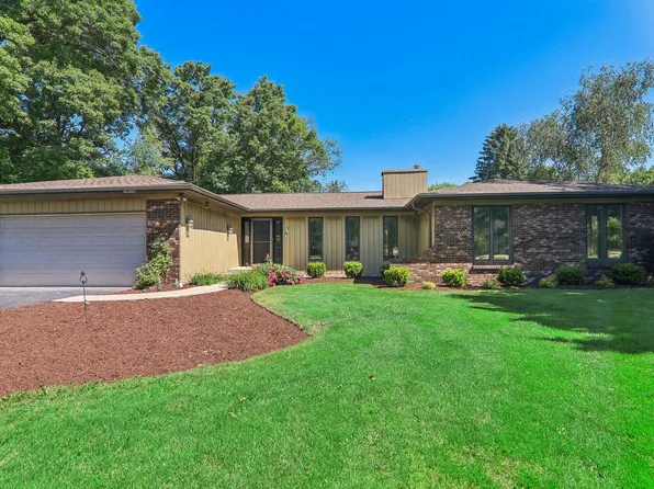 38W356 Kristin Dr, Elgin, IL 60124