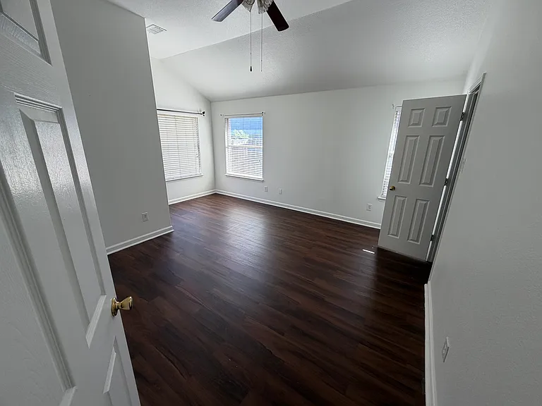 12933 Honey Locust Cir — Photo 13