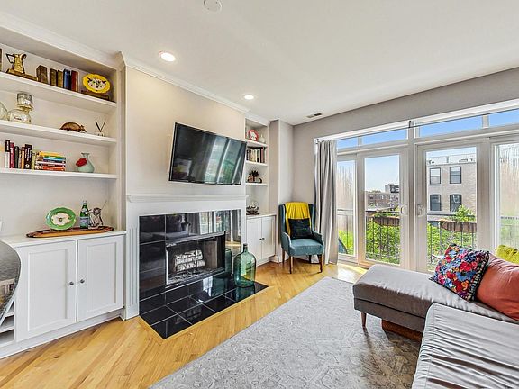 3rd image of 2352 W Bloomingdale Ave APT 4E