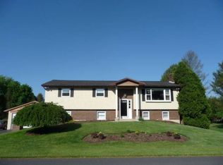 452 Manor Dr, Nazareth, PA 18064