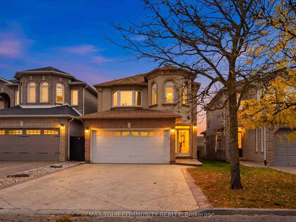 118 Waterbury St, Caledon, ON L7E 2G1