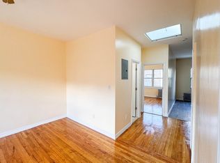 2542 33rd St #2, Astoria, NY 11102