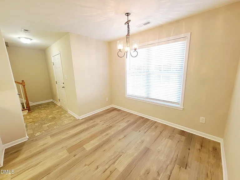 411 Whitehall Ct — Photo 8