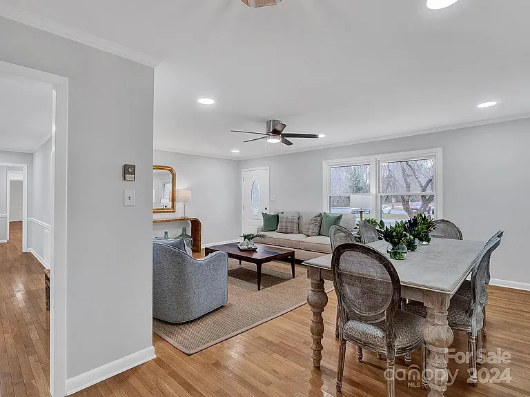 846 S Magnolia St — Photo 3
