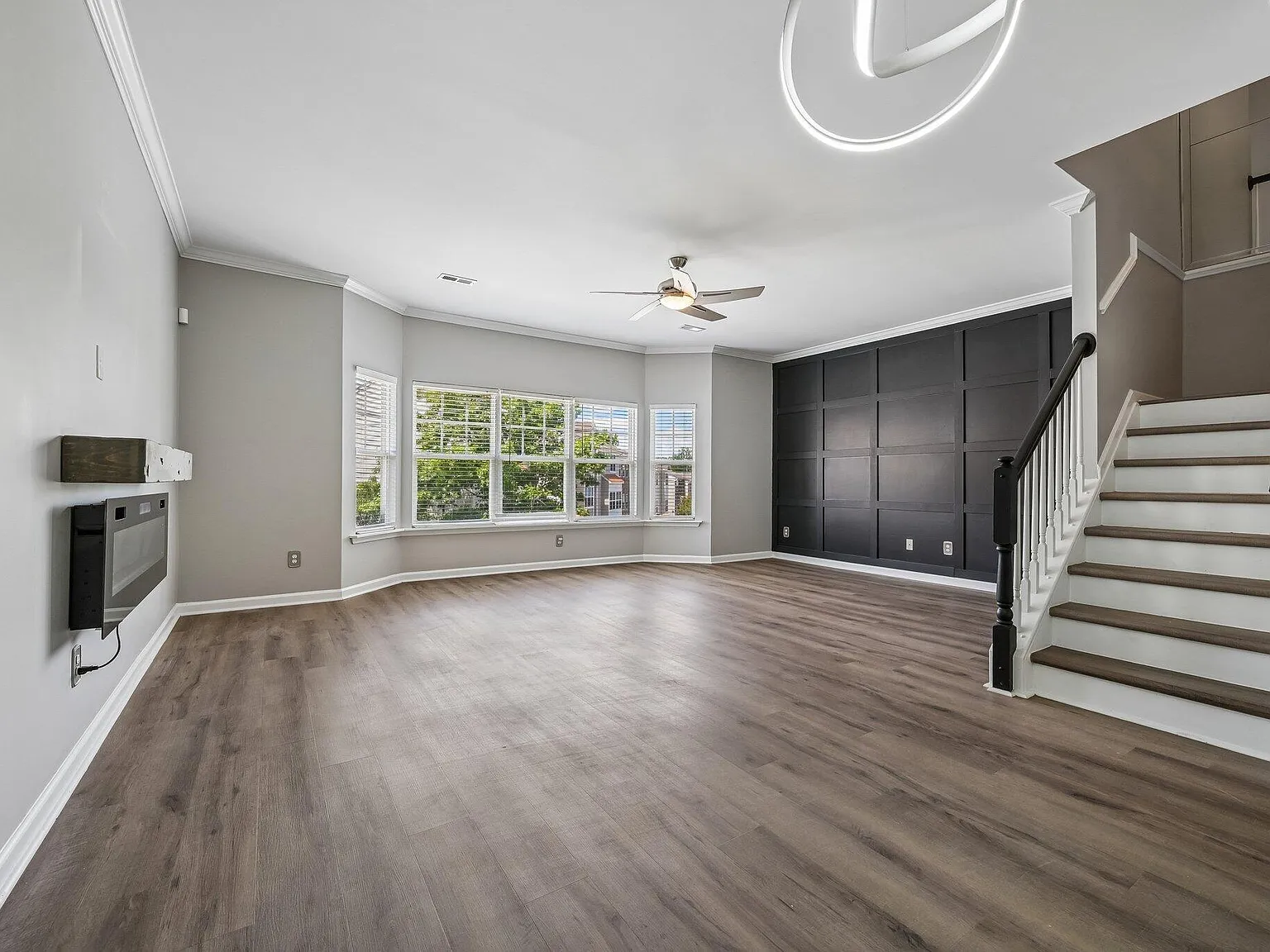 3 bed, 3.5 bath, 2464 sqft, $2,095 — Photo 2