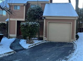 31 Bayberry Ln, Rye Brook, NY 10573