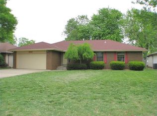 1819 W Katella St, Springfield, MO 65807