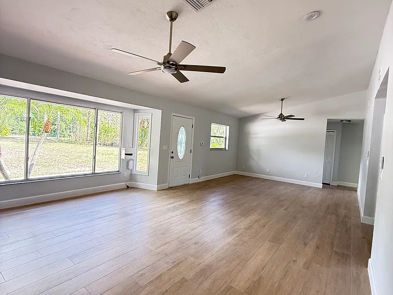 25356 Pinson Dr — Photo 10