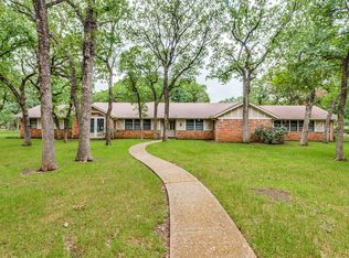 1904 Thousand Oaks Dr, Burleson, TX 76028