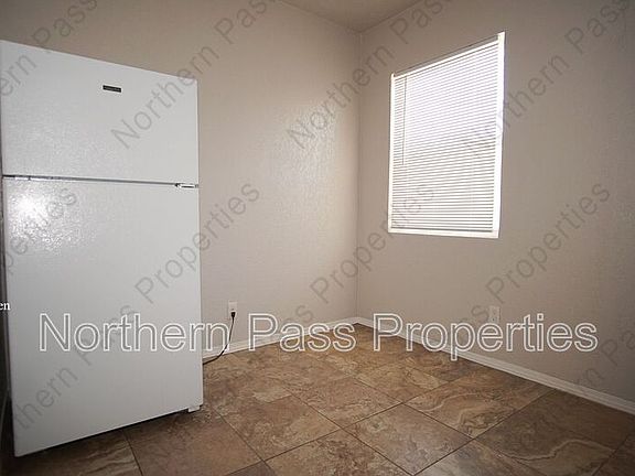 5th image of 2866 Grant Ave APT 3