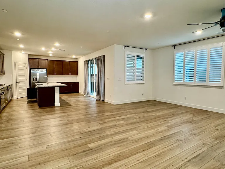 6089 Waddington Way — Photo 13