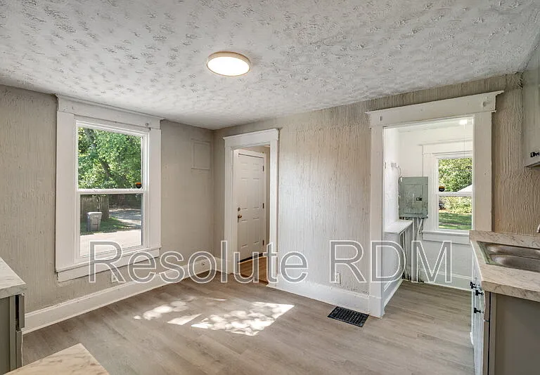 1312 N Dearborn St — Photo 9