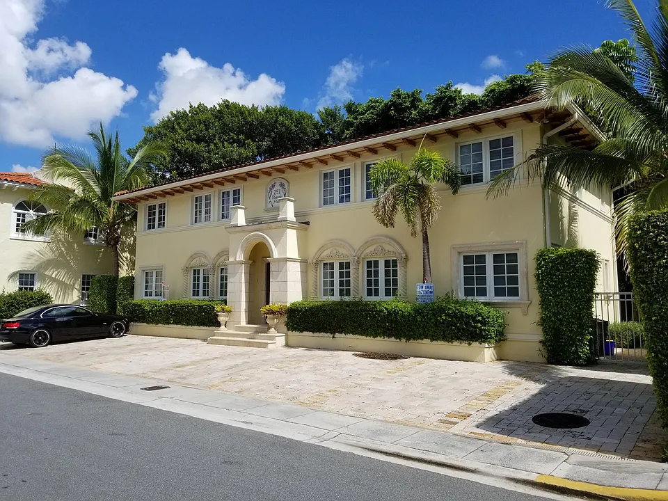 251 Oleander Ave #1
