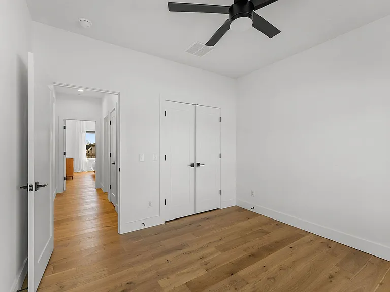 4464 E Lancaster Way — Photo 33