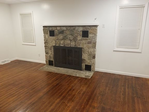3rd image of 7323 Forest Dr