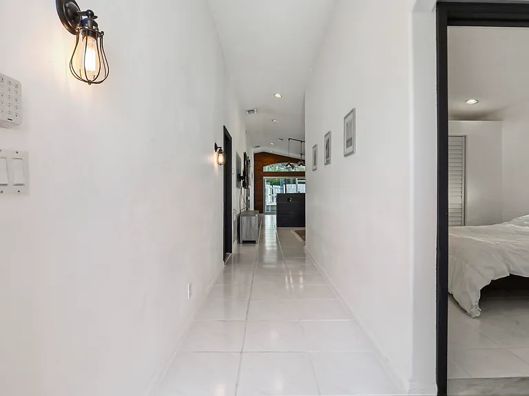 5690 Green Island Dr — Photo 5