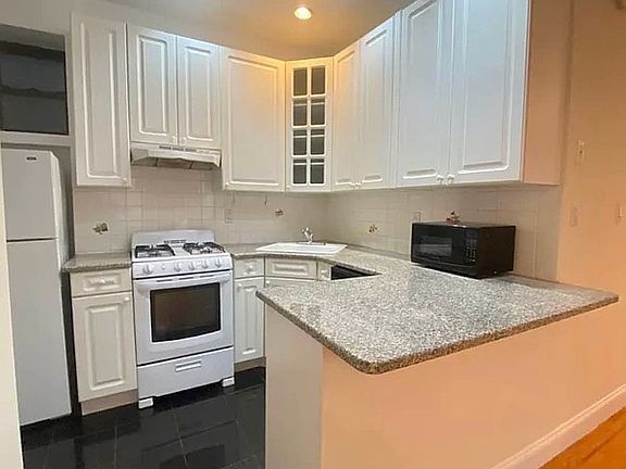 2nd image of 401 E 90th St APT 2E